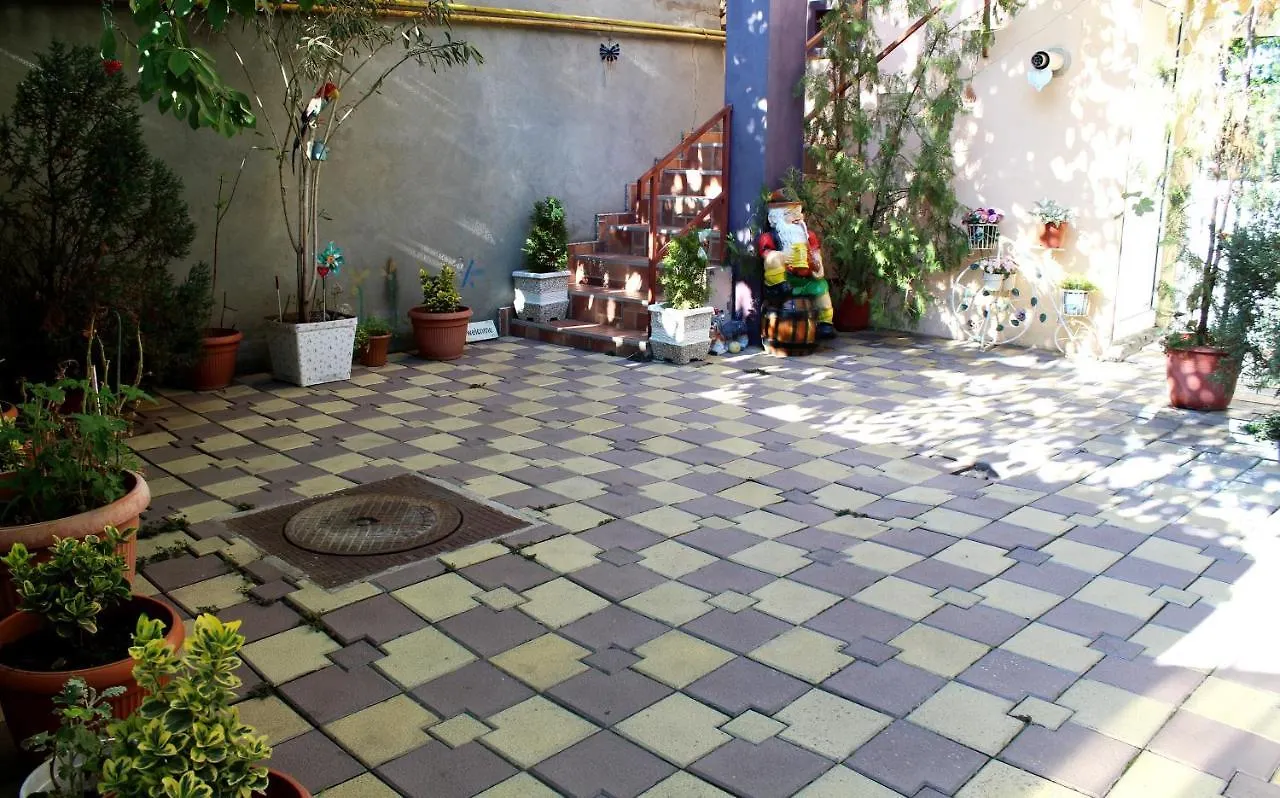 Collosal Apartment With Garden Bucarest