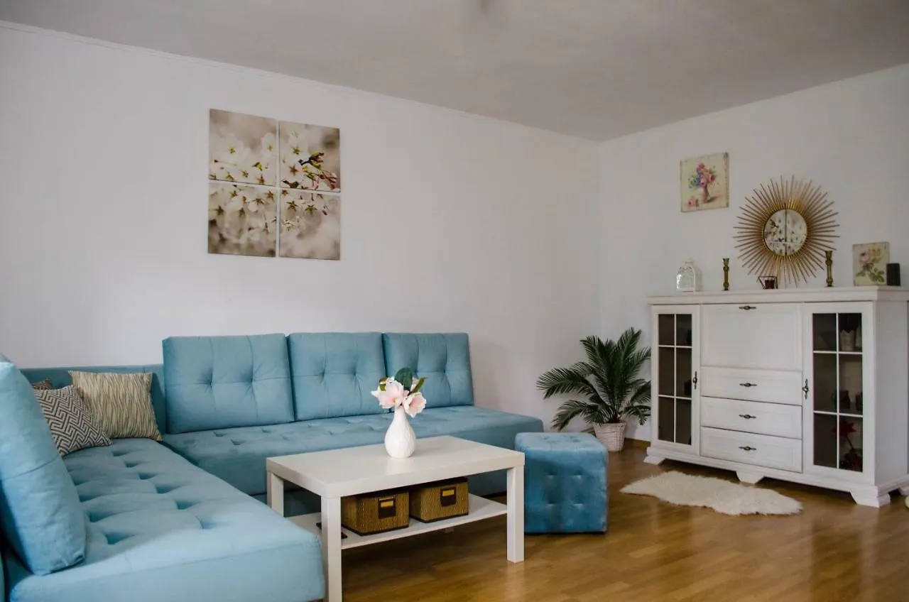 Collosal Apartment With Garden Bucarest
