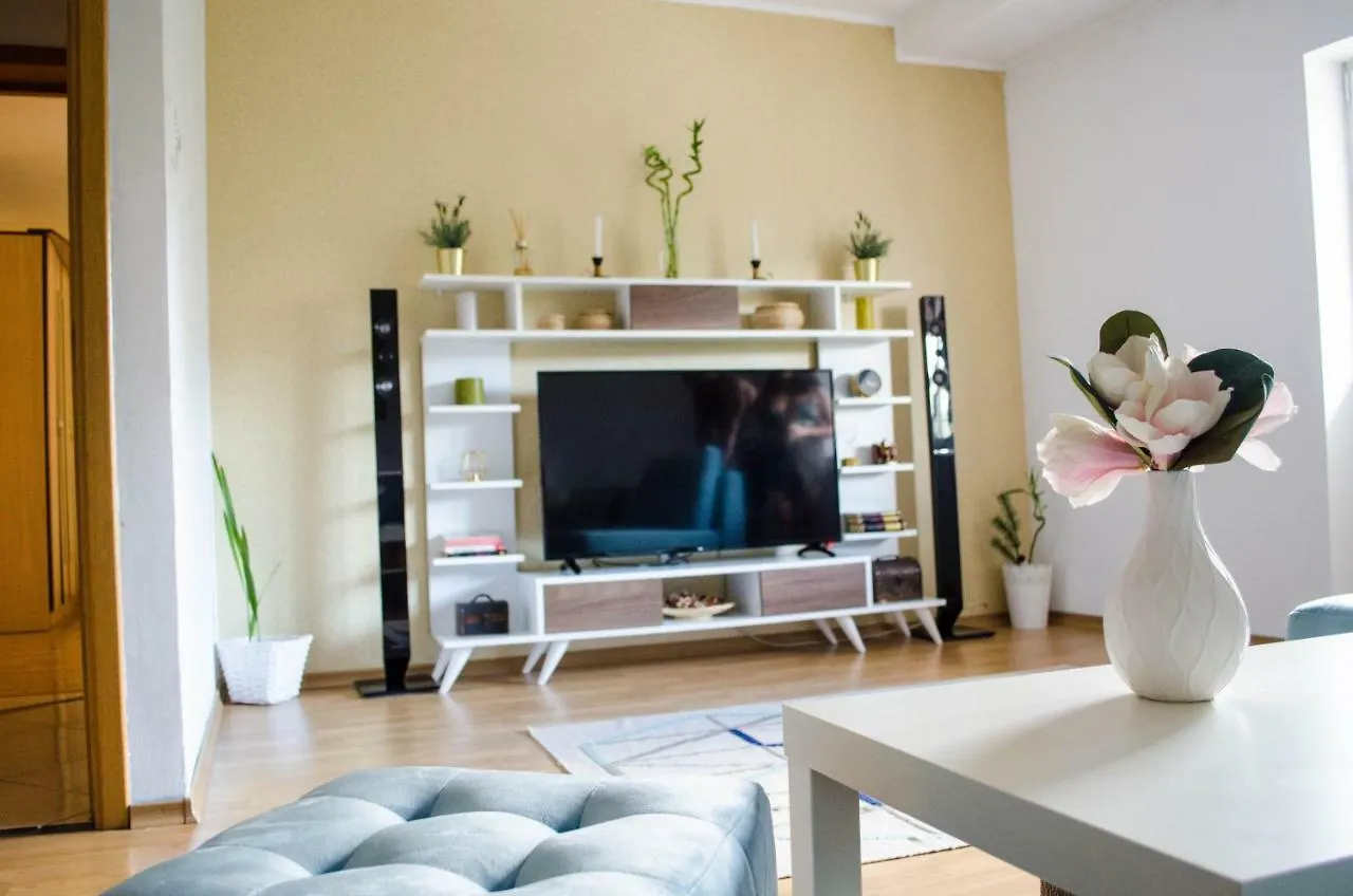 Collosal Apartment With Garden Bucarest