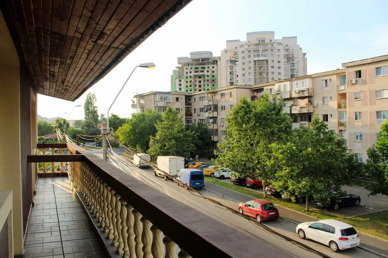 Collosal Apartment With Garden Bucarest